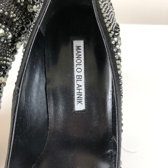 NWT Manolo Blahnik BB Black Satin Swarovski Embellished Crystal Pumps 9.5